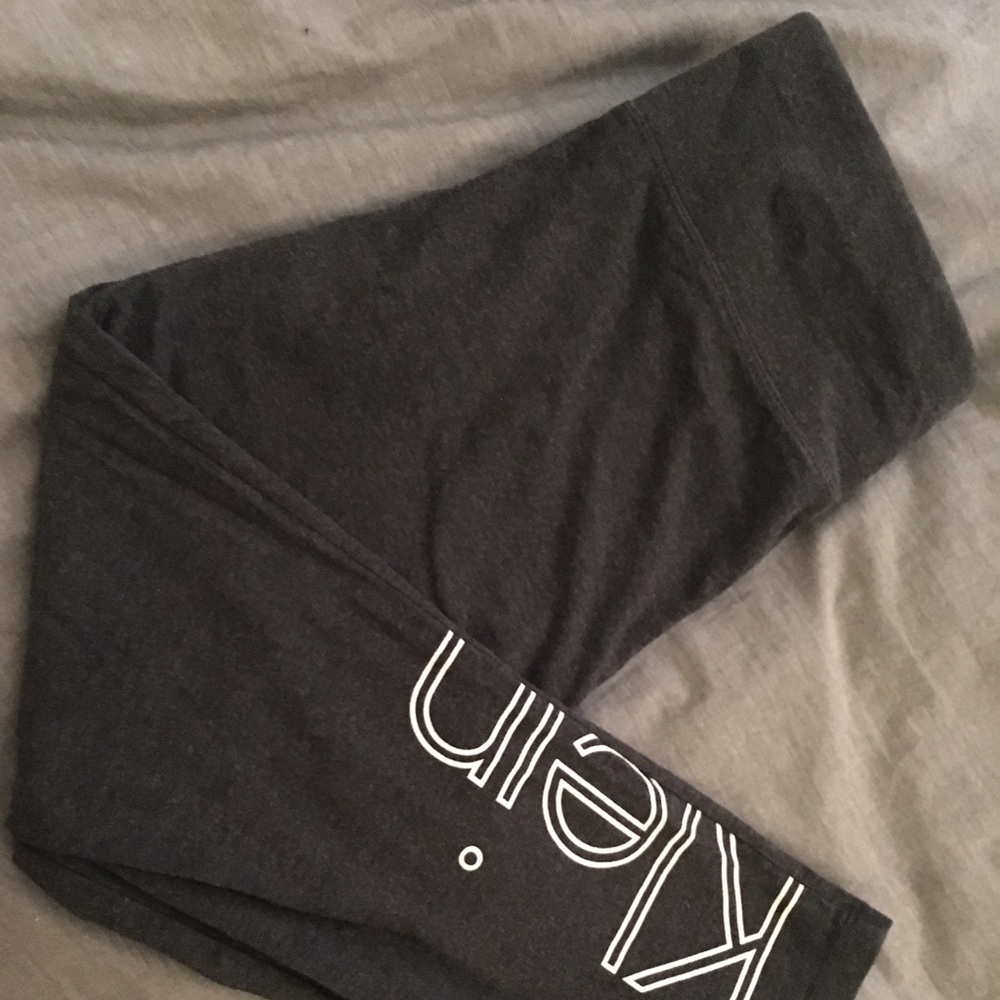 cropped yoga pants